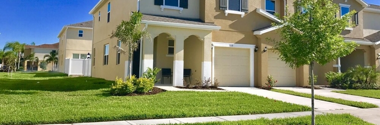 Exterior Family Friendly 4 Bedroom Close to Disney in Orlando Area 5116