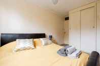 Bedroom Charming 1-bed Apartment in Luton