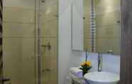 In-room Bathroom 7 Mercure bh Retiro