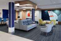 Lobi Holiday Inn Express & Suites Charlottesville, an IHG Hotel