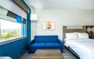 Bilik Tidur 4 Holiday Inn Express & Suites Charlottesville, an IHG Hotel