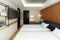 Bedroom LAMP LIGHT BOOKS HOTEL Fukuoka