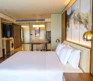 Bedroom 7 Howard Johnson by Wyndham Optics Valley Residence Wuhan
