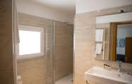 In-room Bathroom 3 Hotel Principe Alogna & SPA