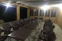 ห้องประชุม Apex Inn Trackers Sharda Kashmir