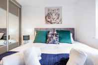 Bedroom Luxury 5 bedroom Serviced Hse Leavesden