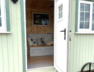 Exterior 2 Remarkable Shepherds Hut in a Beautiful Location