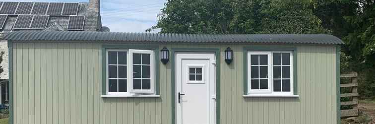 Exterior Remarkable Shepherds Hut in a Beautiful Location