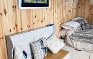 Bedroom 5 Remarkable Shepherds Hut in a Beautiful Location