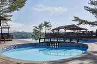 Kolam Renang Club ES Jecheon Resort