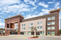 Bên ngoài La Quinta Inn & Suites by Wyndham Bardstown