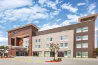 Luar Bangunan La Quinta Inn & Suites by Wyndham Bardstown