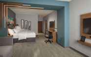 Bilik Tidur 3 La Quinta Inn & Suites by Wyndham Bardstown