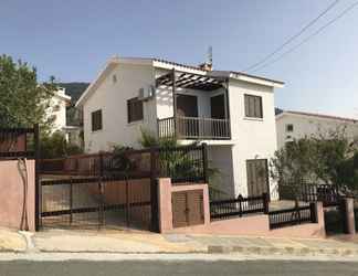 Exterior 2 Stunning and Relaxing 3-bed House in Pomos