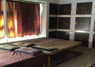 Bedroom 4 Goroomgo R. K. Dormitory Lucknow