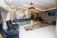 Lobby Comfort Suites Hotel