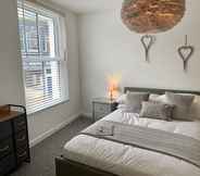 Bedroom 6 Charming Apartment Ilfracombe, Central Location