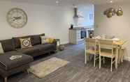 Common Space 2 Charming Apartment Ilfracombe, Central Location