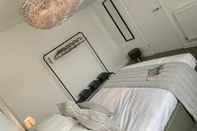 Bedroom Charming Apartment Ilfracombe, Central Location