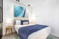 Kamar Tidur The Surry Apartments by Urban Rest