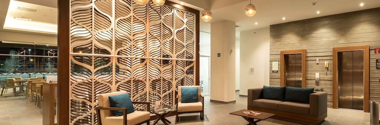 Lobby Microtel Inn & Suites by Wyndham Guadalajara Sur