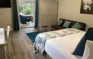 Bilik Tidur 4 Pinewood Cottage Deluxe Self Catering Apartments