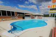 Swimming Pool Robin Hood Motel