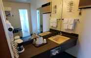 Toilet Kamar 4 Robin Hood Motel