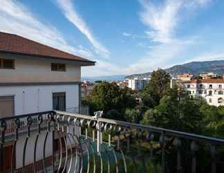 Bedroom 2 La Deliziosa Flat with pool & terrace