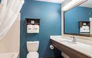 In-room Bathroom 7 Woodspring Suites Dayton North