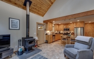 Ruang Umum 4 Mt Baker Lodging Cabin 52 - Sleeps 6