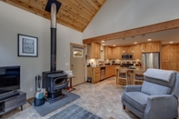 Ruang Umum Mt Baker Lodging Cabin 52 - Sleeps 6