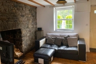 Common Space 2-bed Cottage in in Welsh Valley Nr Swansea