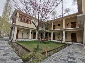 ภายนอกอาคาร 4 Gulmit Continental Hotel Hunza Valley