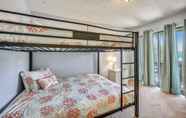 Kamar Tidur 7 Sea Esta by Book That Condo