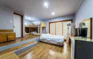 Kamar Tidur 4 Sokcho White House