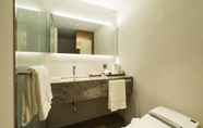 ห้องน้ำภายในห้อง 7 Park Habio Hotel