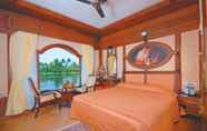 Bedroom 4 Sterling House boat Lake Palace Alleppey