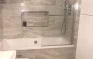 In-room Bathroom 4 Luxurious 3-bed Apartment in Conservation Area