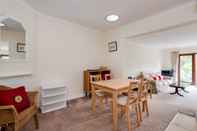 Bedroom Spacious 1-bedroom Flat With Garden Free Parking