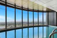 Swimming Pool 2BR Luxury Skytower -cbd -pool -gym -netflix