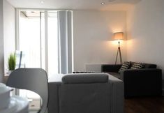 Ruang Umum 5 OnPoint -Spacious 2 Bedroom Apt With Parking!