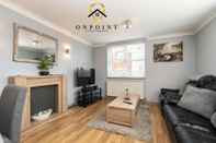 Common Space FANTASTIC Duplex 2 Bed Apt-PARKING