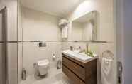 In-room Bathroom 3 Mr Beyaz Butik Hotel