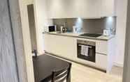 ห้องนอน 4 Stunning 1-bed Deluxe Apartment in Slough