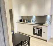 Kamar Tidur 4 Stunning 1-bed Deluxe Apartment in Slough