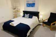 Bedroom Church Road Apartment by Aldershot Short Stays