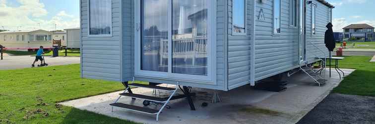 Bangunan Stunning Platinum Caravan in Rhyl 2 Mins to Beach