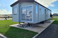 Exterior Stunning Platinum Caravan in Rhyl 2 Mins to Beach