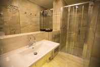 In-room Bathroom BHG Apartments Prague